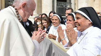 “Na dor, Jesus nos ensina a abraçar o Pai”, afirma Papa