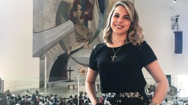 Cantora católica conta sua experiência com o Pai das Misericórdias