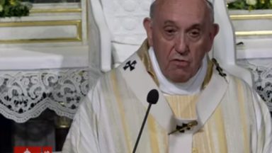 Papa em Bucareste: Maria caminha e convida-nos a caminhar juntos