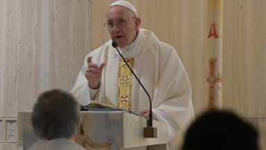 Papa: “A tristeza não entra no coração do cristão porque ele é jovem”