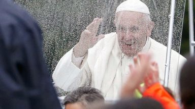 Na Romênia, Papa Francisco visita a Casa Jakab Antal Ház