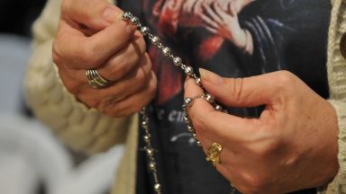 Reze com fé o Santo Terço