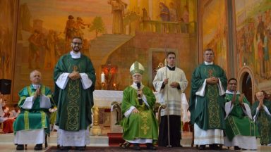 Padres da Canção Nova tomam posse da paróquia Santa Cândida