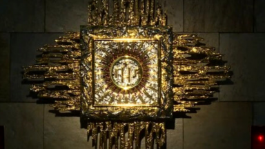 Precisamos adorar Jesus no Santíssimo Sacramento