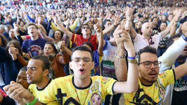 Jovens santos, jovens cheios do Espírito Santo