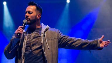 Cante e reze com Thiago Tomé