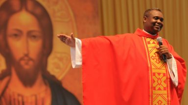 Há poder no nome de Jesus