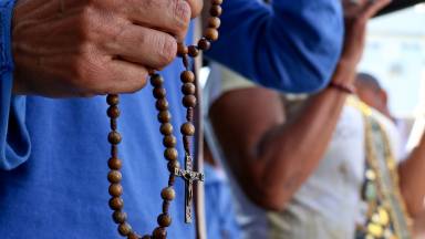 Rezemos os Mistérios Dolorosos do Santo Terço