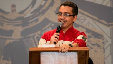 Na tribulação, precisamos pregar com a vida