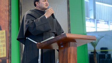 Acampamento de Cura e Libertação: pregação de Frei Josué