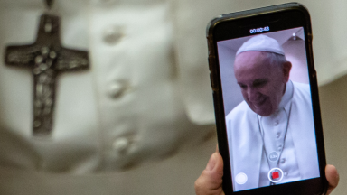 Papa: redes sociais como ambiente de paz, não de violência