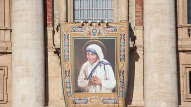 Papa recorda Santa Teresa de Calcutá: “levemos no coração seu sorriso”