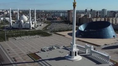 Papa Francisco chega ao Cazaquistão