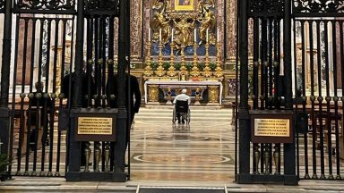 Papa confia a Nossa Senhora sua viagem ao Bahrein