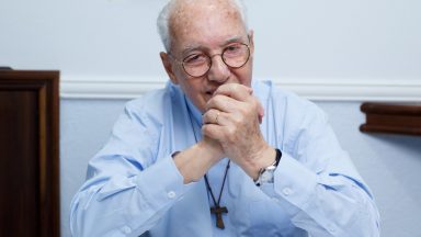 Nas redes sociais, mensagens homenageiam o Monsenhor Jonas Abib