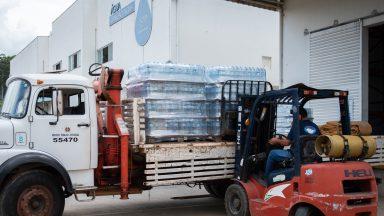 Chuvas no litoral paulista: Canção Nova doa água para atingidos
