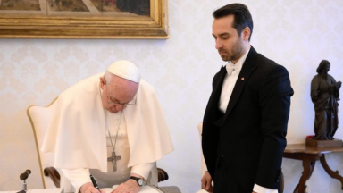 Papa ao povo turco atingido pelo terremoto: 