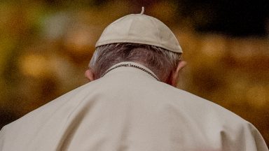 Papa: a guerra não pode nem deve ser considerada solução dos conflitos