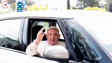 Papa Francisco recebe alta e visita a Basílica de Santa Maria Maior