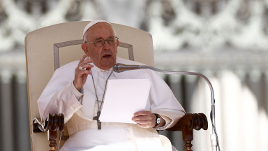 Papa: monges são exemplo de missão e oração pela Igreja e pelo mundo