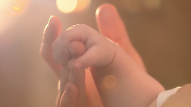 Dia Nacional da Adoção: data reforça gesto de amor às crianças