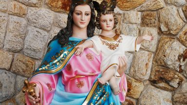 Gemendo e chorando neste vale de lágrimas