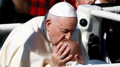 Papa a crianças com câncer: Jesus está sempre com vocês!