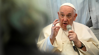 Papa sobre crianças ucranianas levadas à Rússia: 