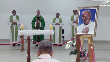 Missa pelo Charis Brasil é celebrada junto ao túmulo de Monsenhor Jonas