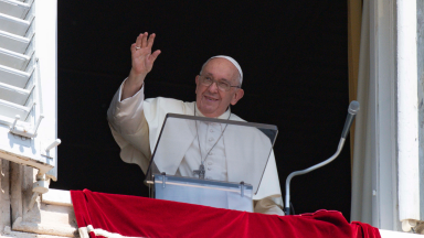 Papa: o amor é criativo, somos convidados à disponibilidade da mudança