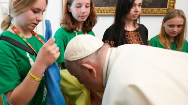 Em Lisboa, Papa recebe grupo de jovens da Ucrânia e reza pelo país