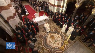 Papa reza em Marselha: levemos aos irmãos o olhar de Deus