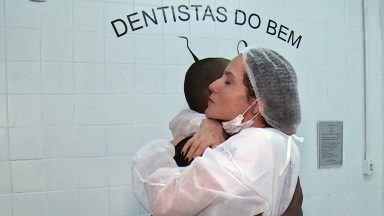 Projeto Dentistas do Bem ajuda população em situação de rua