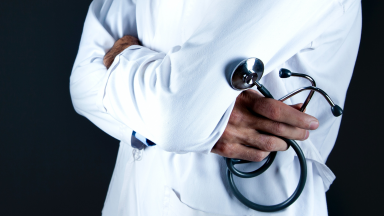Médicos: nossa vocação é cuidar do paciente para além da doença