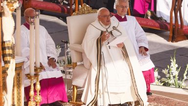Na missa de abertura do Sínodo, Papa pede Igreja unida e fraterna