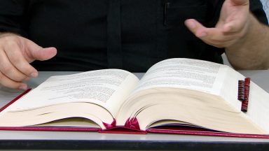 Padres da Comunidade Canção Nova discutem o novo missal romano