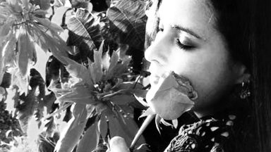 Parentes e amigos se reúnem para missa de sétimo dia de Elaine Santos