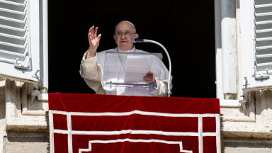 Papa no Angelus: a santidade é um dom e um caminho, uma meta eterna