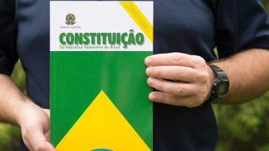 O papel do cidadão exercendo as leis máximas do país