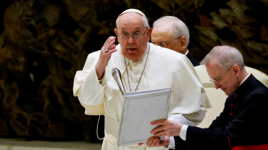 Papa: inveja e vanglória são típicas a quem deseja ser o centro do mundo