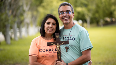 Reze com a Cruz de Cristo pelo bem do seu casamento