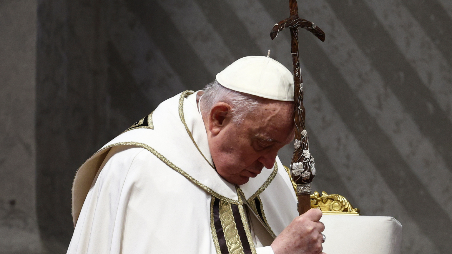 papa-francisco-missal-crismal-santos-oleos-vaticano-28-março-03-2024-_-foto-REUTERS-Guglielmo-Mangiapane-1536x864.png