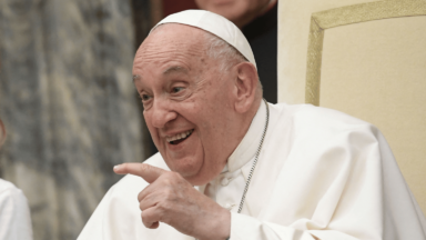 Construam um mundo mais compassivo e fraterno, pede Papa aos jovens