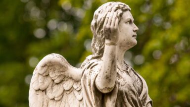 Ouvir seu Anjo da Guarda: abrindo seu coração para obter orientação