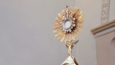 Adoração, um encontro com Deus por meio do silêncio
