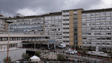 Papa é hospitalizado para exames e tratamento de bronquite