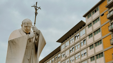 Saúde do Papa: Francisco teve crise respiratória e estado segue crítico