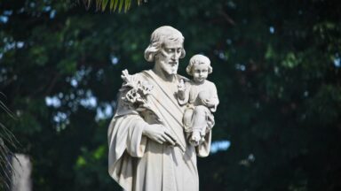 São José levantou-se e fez como o Anjo lhe ordenou (Mt 1,24)
