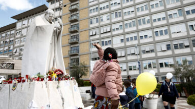 Do hospital, Papa clama: Louvado seja Deus, que nunca nos abandona
