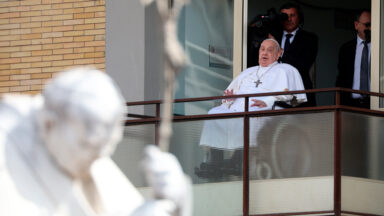 'Obrigado a todos', são as primeiras palavras do Papa após alta